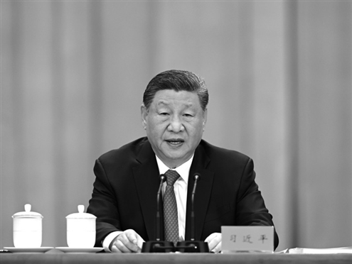 4月28日,庆祝中华全国总工会成立100周年暨全国劳动模范和先进工作者表彰大会在北京人民大会堂隆重举行。中共中央总书记、国家主席、中央军委主席习近平出席大会并发表重要讲话。新华社发